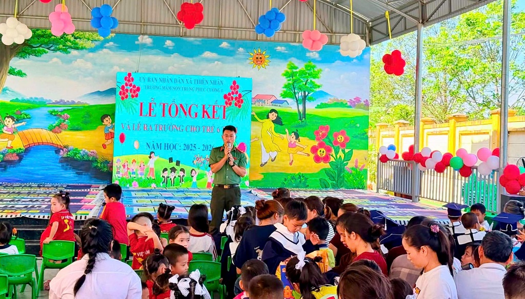 Công an xã Thiên Nhẫn tuyên truyền phòng, chống tai nạn đuối nước cho trẻ mầm non
