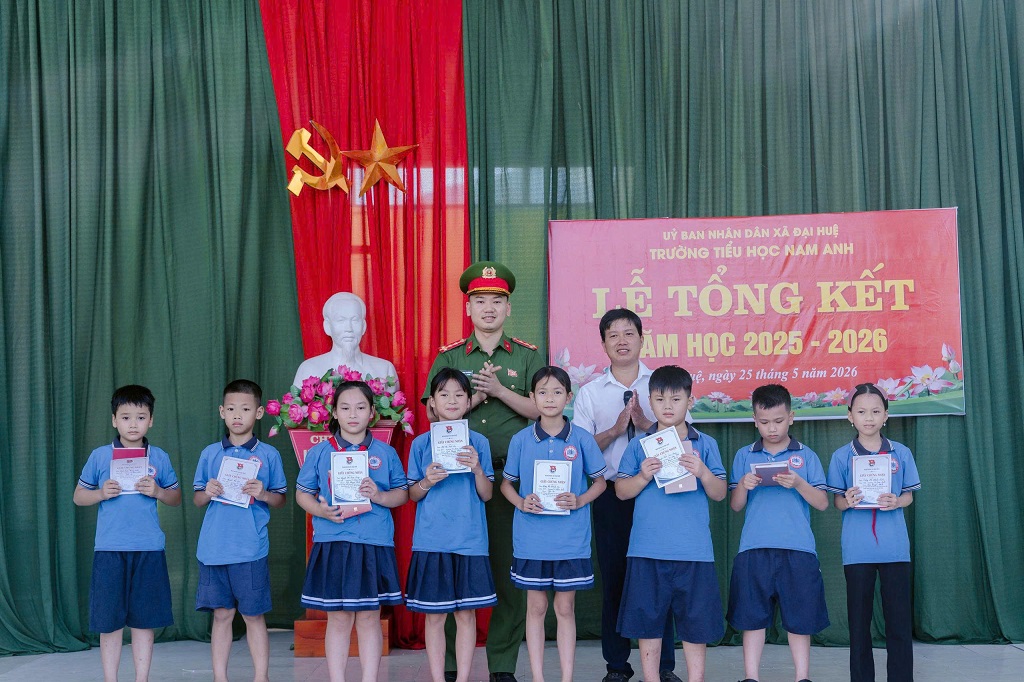 Công an xã Đại Huệ tổ chức cuộc thi vẽ tranh ở lứa tuổi học sinh