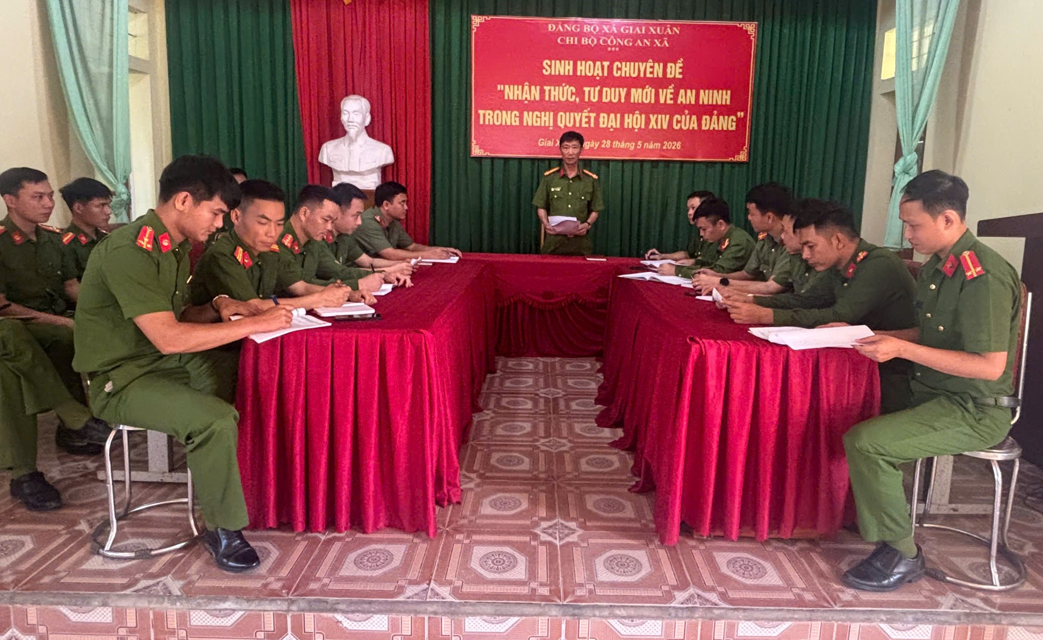 Công an xã Giai Xuân tổ chức sinh hoạt chuyên đề về 