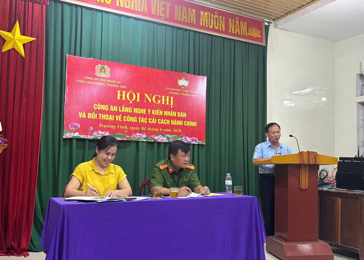 Đại diện UBMTTQ phường và chỉ huy Công an phường đồng chủ trì Hội nghị