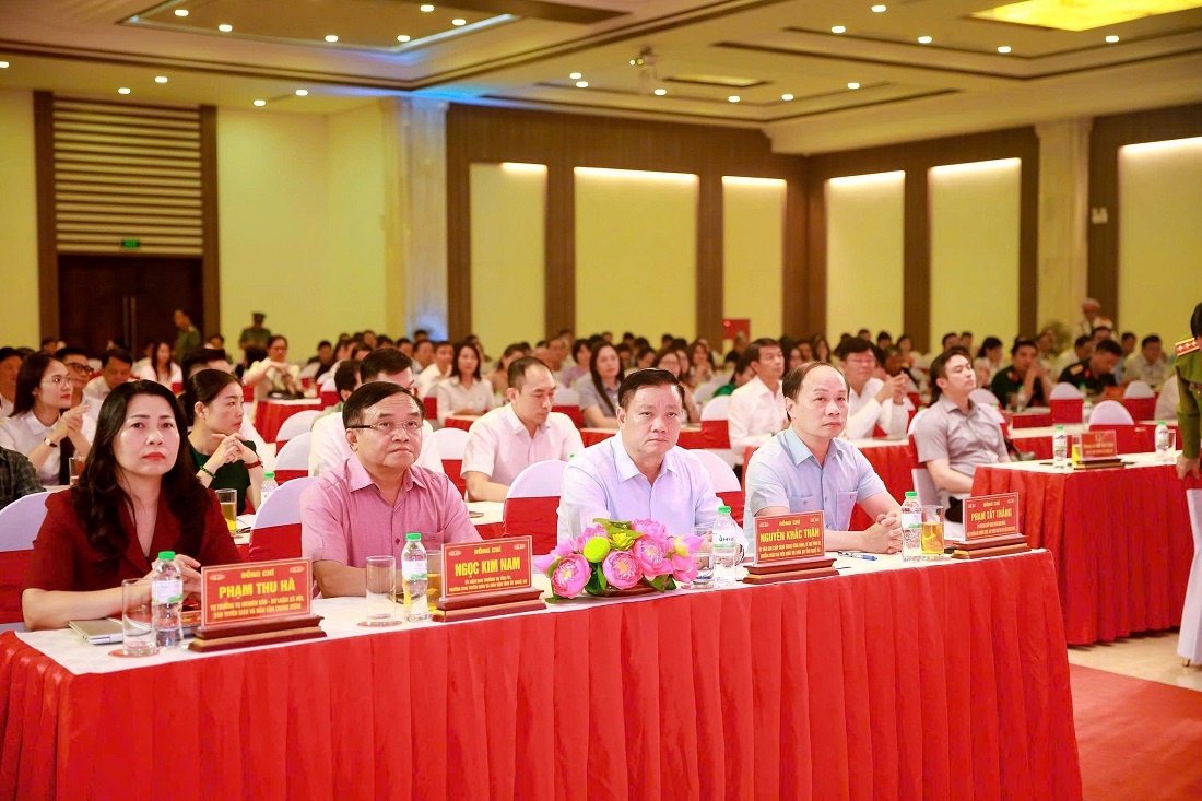 Toàn cảnh hội nghị và đại biểu tham dự