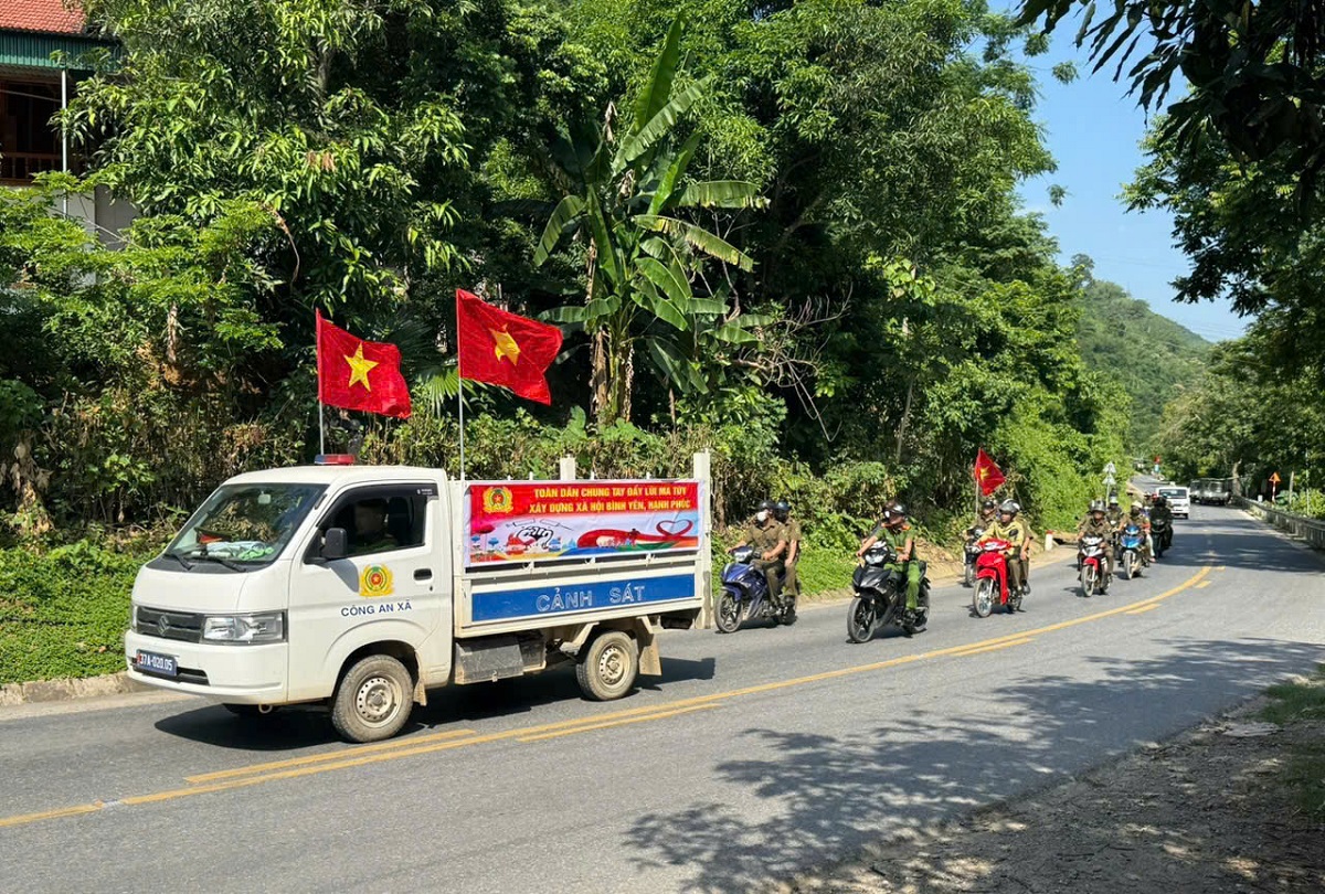 Công an xã Hữu Kiệm ra quân hưởng ứng tháng hành động phòng, chống ma túy năm 2026