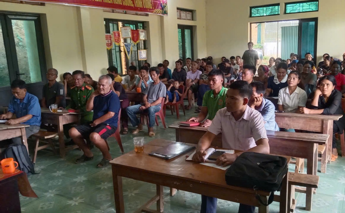 Công an xã Hữu Kiệm tổ chức tuyên truyền, phổ biến pháp luật tại bản Hìn Pèn