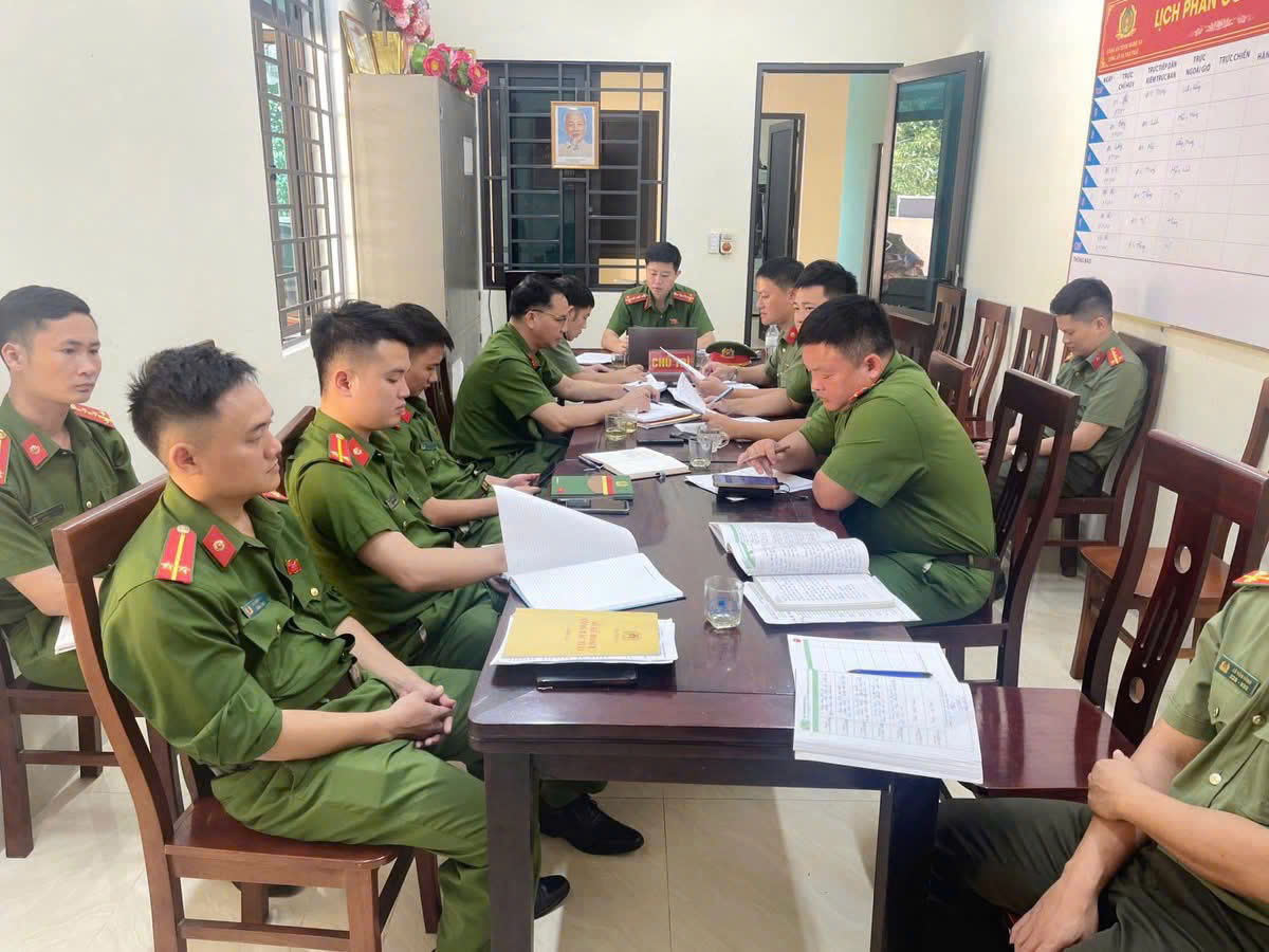 Công an xã Tam Thái quán triệt, phổ biến, tuyên về tăng cường bồi dưỡng đội ngũ cán bộ, công chức xã, phường