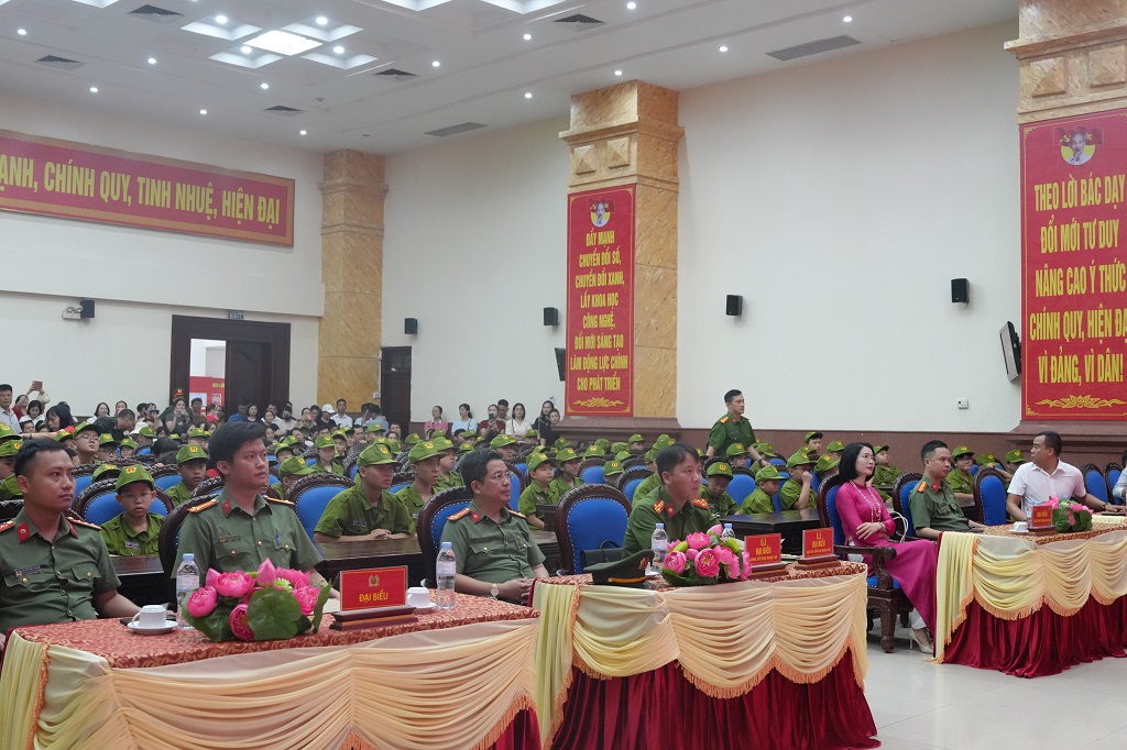 Toàn cảnh buổi lễ và đại biểu tham dự chương trình