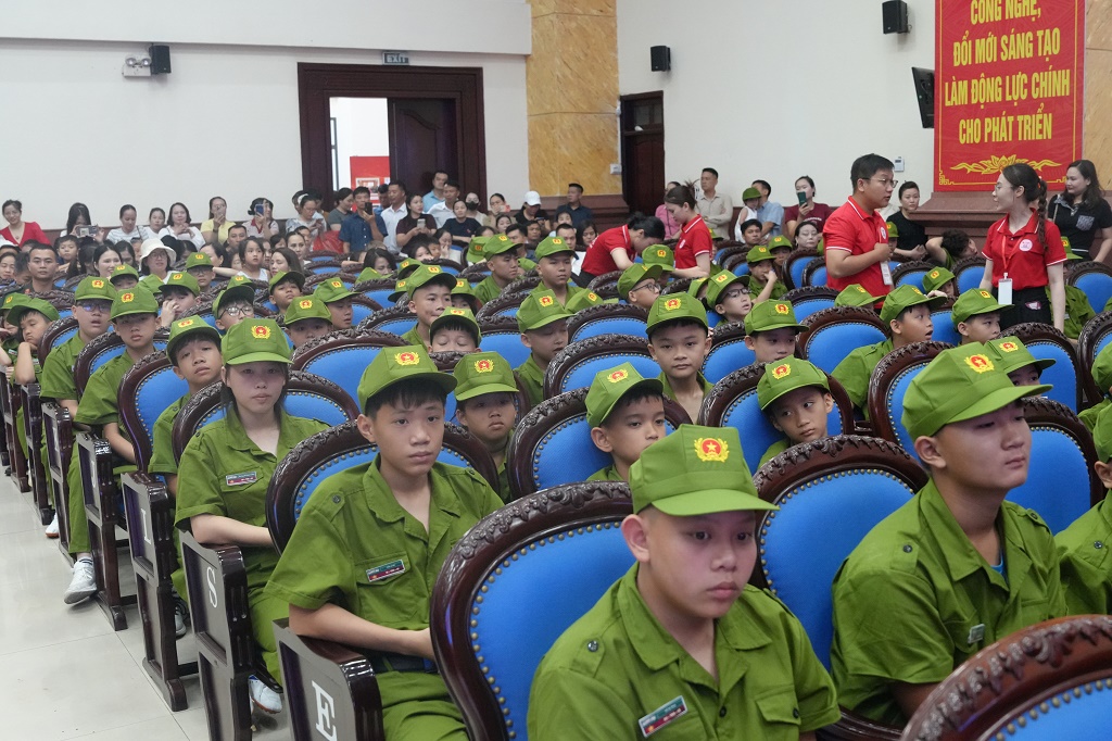 Học viên tham gia học tập và rèn luyện