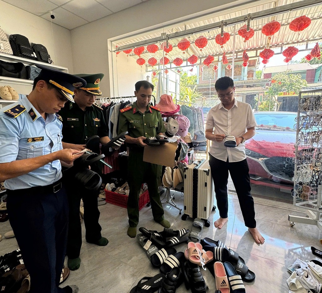 Công an xã Tam Quang: Kiểm tra, phát hiện kịp thời các hành vi kinh doanh hàng hóa  không rõ nguồn gốc và xâm phạm quyền sở hữu trí tuệ