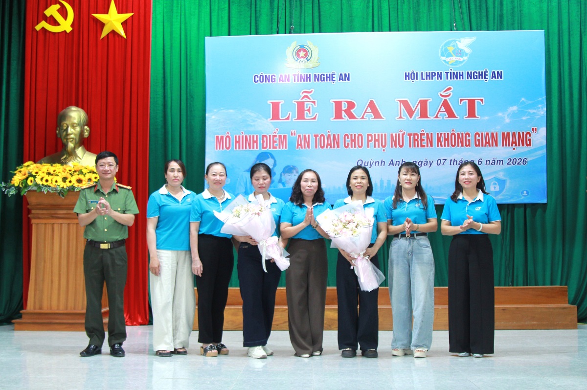 Ra mắt “Tổ phụ nữ công nghệ số”