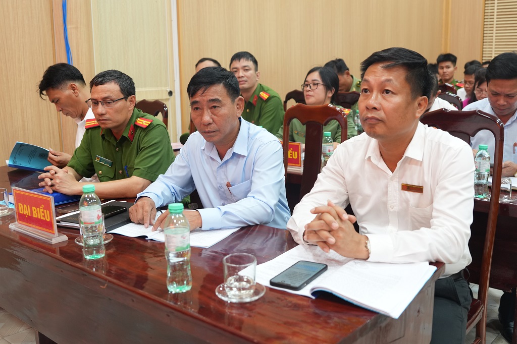 Đại biểu dự buổi lễ 