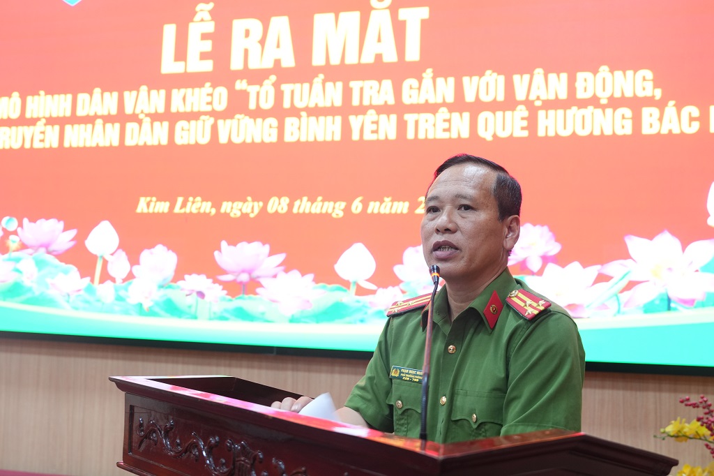 Đại diện Lãnh đạo Phòng Cảnh sát cơ động Công an tỉnh phát biểu tại buổi lễ