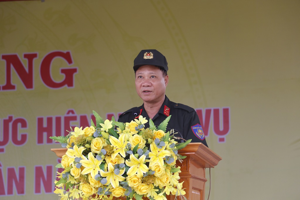 Đồng chí Đại tá Thái Doãn Bằng, Trung đoàn Trưởng Trung đoàn Cảnh sát cơ động số 4 phát biểu tại buổi lễ