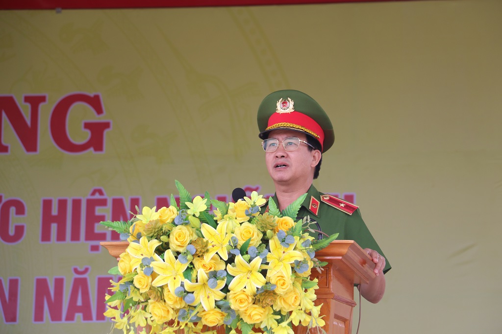 Đồng chí Thiếu tướng Lê Văn Sao - Phó Tư lệnh Cảnh sát cơ động, Bộ Công an phát biểu tại buổi lễ