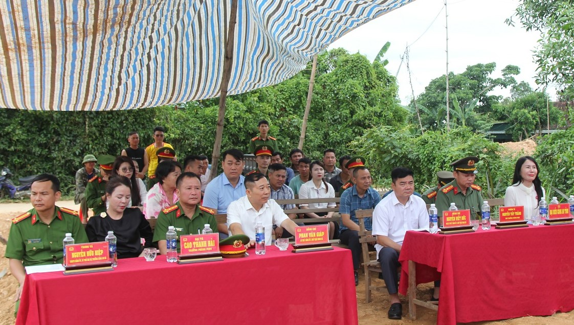 Đại biểu tham dự buổi lễ