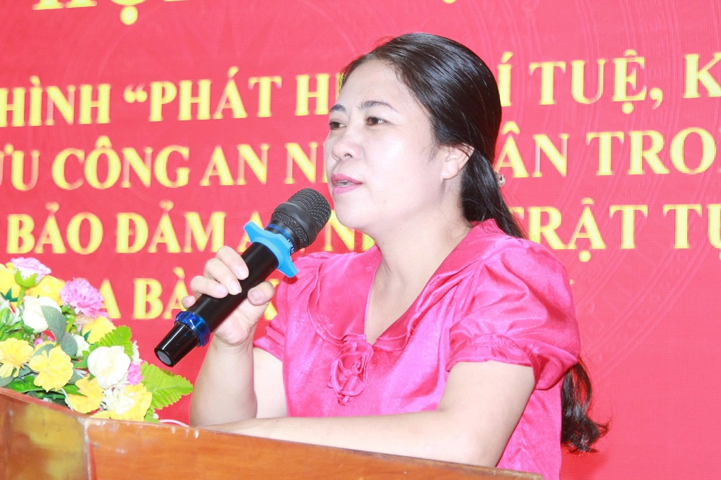 Đại diện lãnh đạo cấp ủy, chính quyền xã Anh Sơn phát biểu