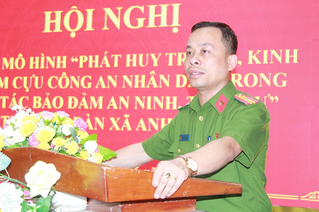Đại diện Chỉ huy Công an xã phát biểu