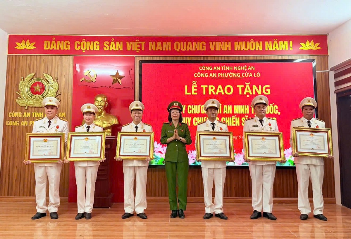 Lễ trao tặng Huy chương 