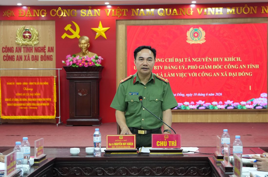 Đồng chí Đại tá Nguyễn Huy Khích, Ủy viên Ban Thường vụ Đảng ủy, Phó Giám đốc Công an tỉnh phát biểu chỉ đạo tại buổi làm việc