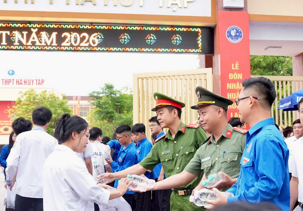 Tuổi trẻ Công an NghệAn đồng hành cùng sĩ tử trong chương trình 