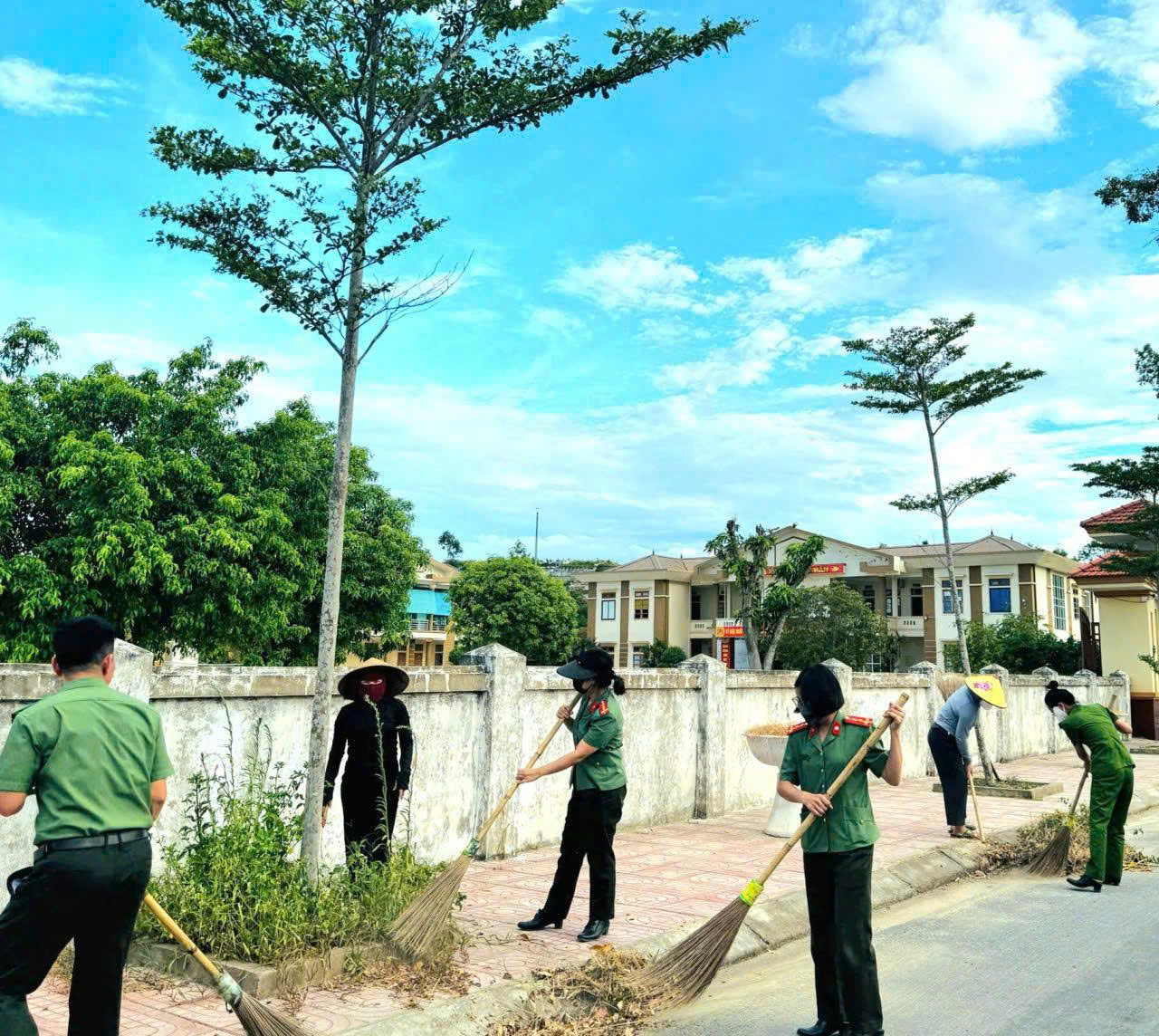 Công an xã Thiên Nhẫn hưởng ứng phong trào thi đua 