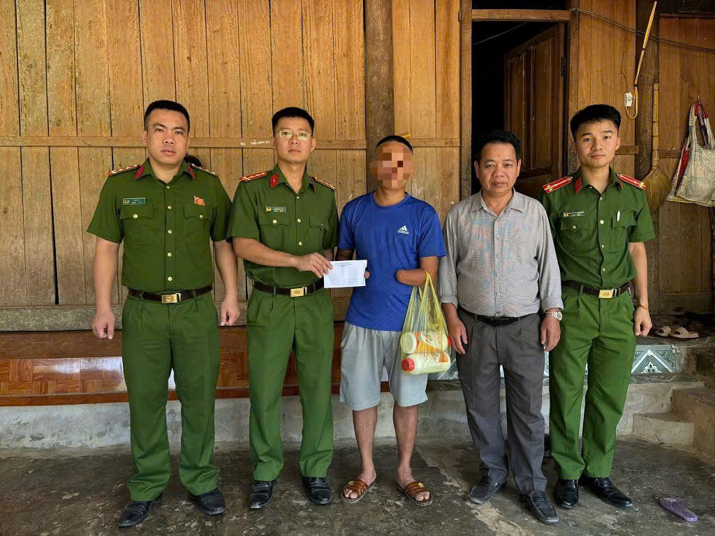Công an xã Yên Hòa hỗ trợ người sau cai nghiện tái hòa nhập cộng đồng