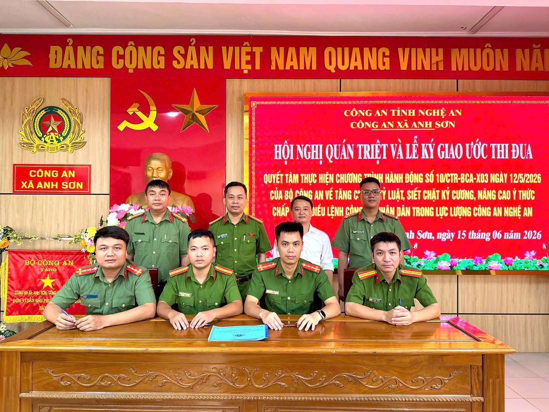 Ký kết giao ước thi đua tại điểm cầu Công an xã Anh Sơn