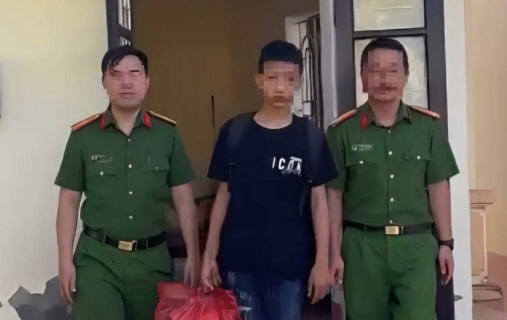 Công an phường Vinh Hưng thi hành quyết định đưa đối tượng vào trường giáo dưỡng