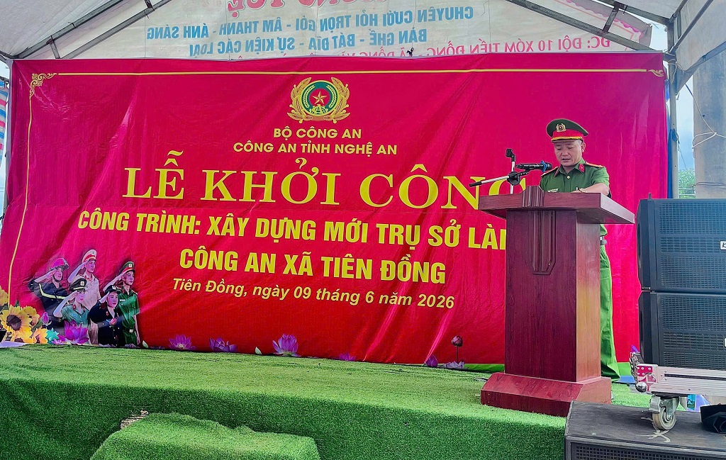 Đại diện Chỉ huy Công an xã phát biểu tại buổi lễ
