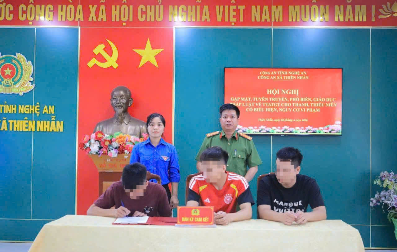 Công an xã Thiên Nhẫn tuyên truyền, phổ biến giáo dục pháp luật đối với thanh, thiếu niên có biểu hiện, nguy cơ vi phạm pháp luật