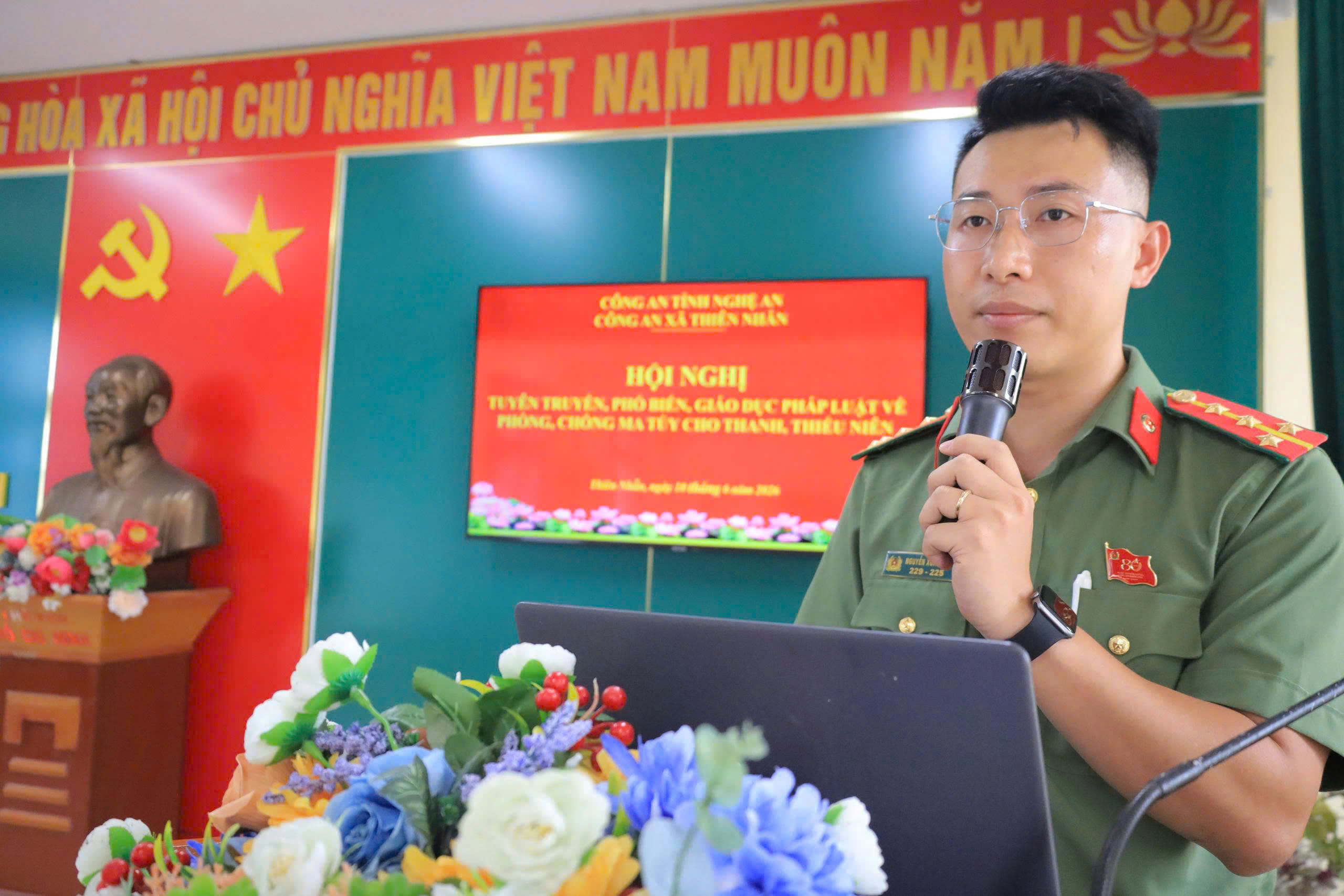 Công an xã Thiên Nhẫn tuyên truyền, phổ biến pháp luật về phòng, chống ma túy cho thanh thiếu niên