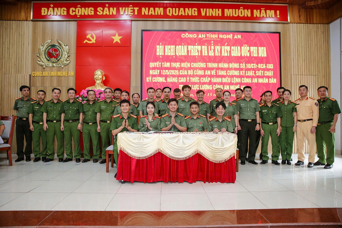 Quán triệt và ký kết giao ước thi đua quyết tâm thực hiện tăng cường kỷ luật, siết chặt kỷ cương, nâng cao ý thức chấp hành điều lệnh CAND