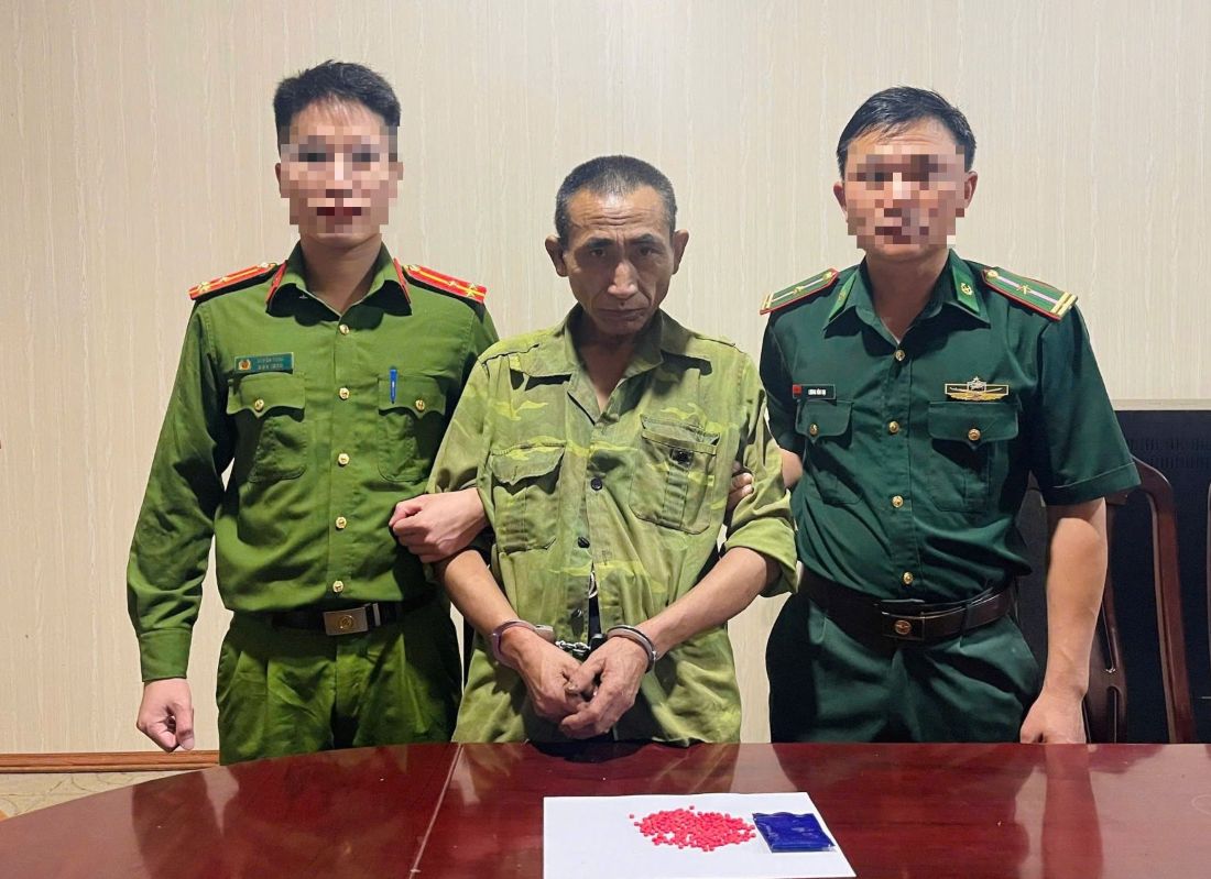 Lực lượng chức năng bắt giữ đối tượng Và Bọ Xùng