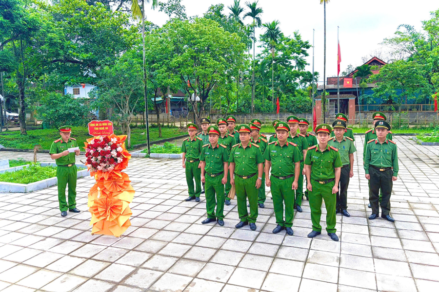Tổ chức chương trình sinh hoạt chính trị