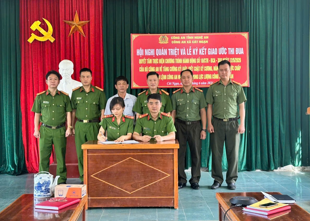 Công an xã Cát Ngạn tổ chức ký giao ước thi đua