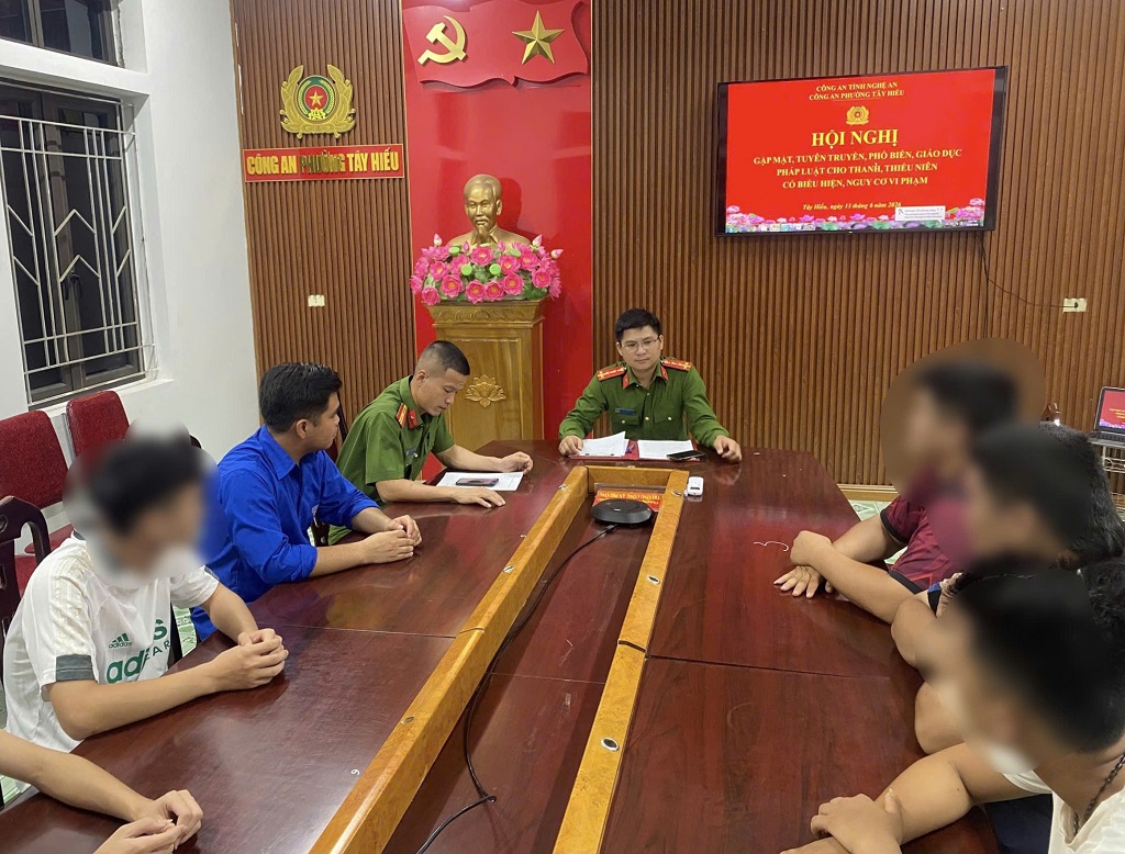 Công an phường Tây Hiếu gặp mặt, tuyên truyền, phổ biến giáo dục pháp luật cho thanh, thiếu niên có nguy cơ vi phạm
