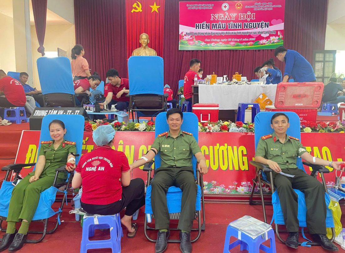 Tham gia Ngày hội hiến máu tình nguyện