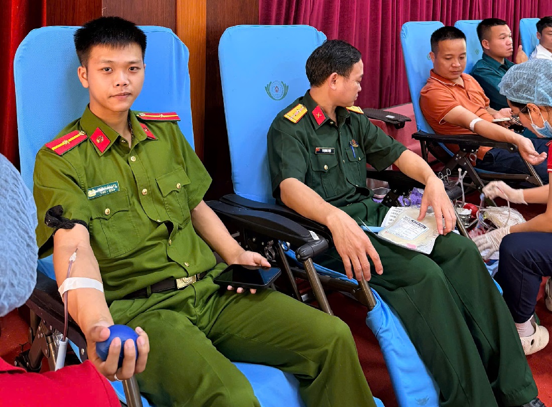 Tích cực tham gia hiến máu tình nguyện
