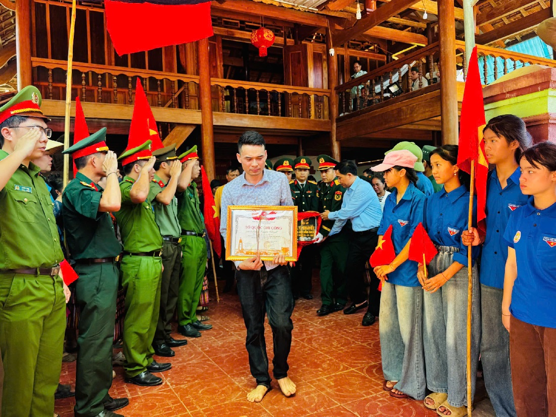 Phối hợp đưa hài cốt liệt sĩ về quê nhà