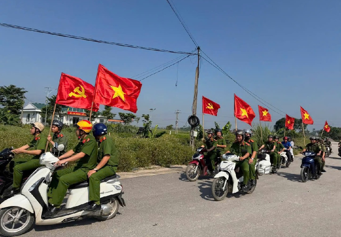 Diễu hành hưởng ứng Lễ ra quân