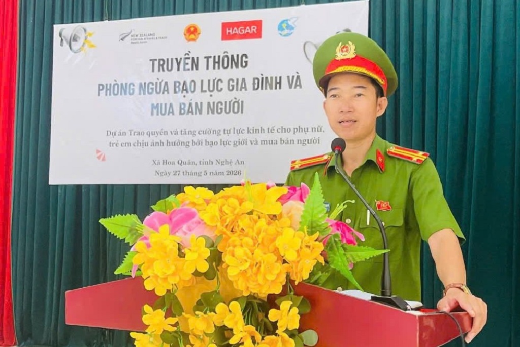 Công an xã Hoa Quân tuyên truyền phòng, chống bạo lực gia đình và phòng, chống mua bán người