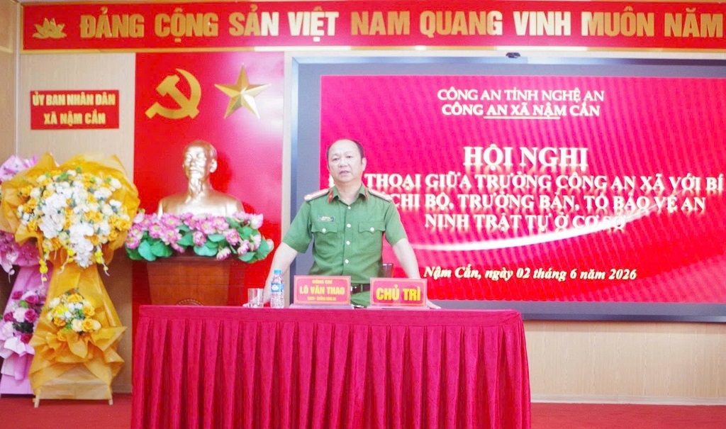 Đồng chí Trưởng Công an xã phát biểu tại Hội nghị