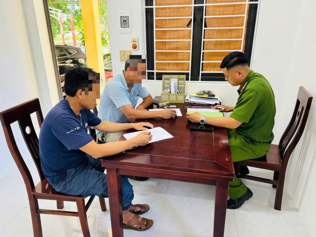 Phát hiện 02 đối tượng vận chuyển, mua bán lợn chết
