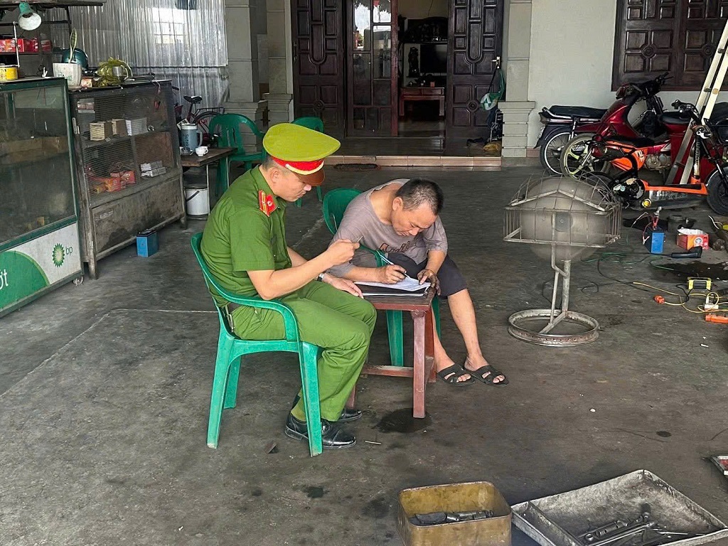 Tổ chức tuyên truyền, ký cam kết đối với cơ sở kinh doanh, sửa chữa môtô, xe gắn máy, xe máy điện