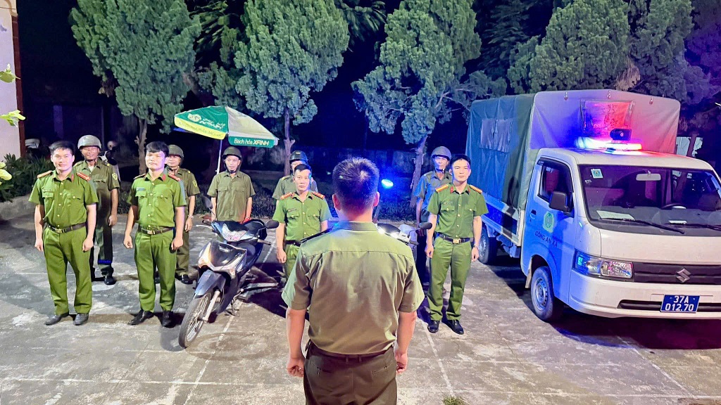 Công an xã ra quân thực hiện cao điểm bảo đảm ANTT
