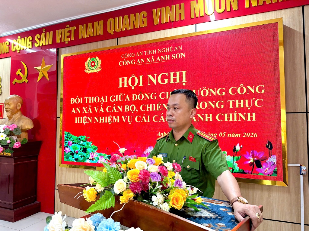 Đối thoại giữa Chỉ huy Công an xã với cán bộ, chiến sĩ về công tác cải cách hành chính