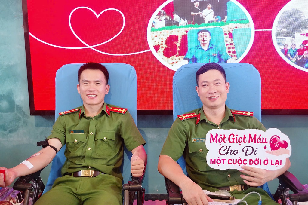 Tham gia Ngày hội hiến máu tình nguyện