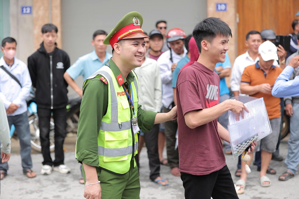 Công an xã Mường Xén đồng hành cùng sĩ tử tại Kỳ thi tốt nghiệp THPT năm 2026