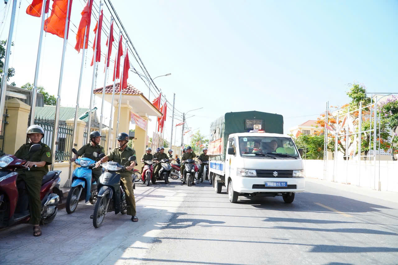 Các lực lượng diễu hành hưởng ứng