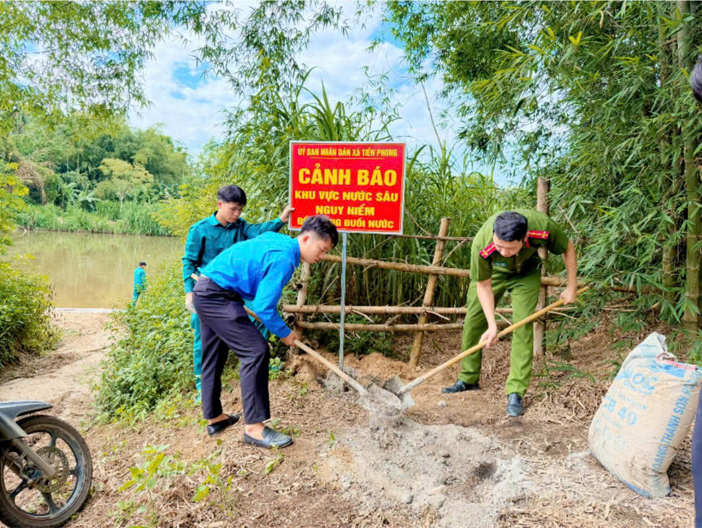 Cắm biển cảnh báo phòng, chống đuối nước