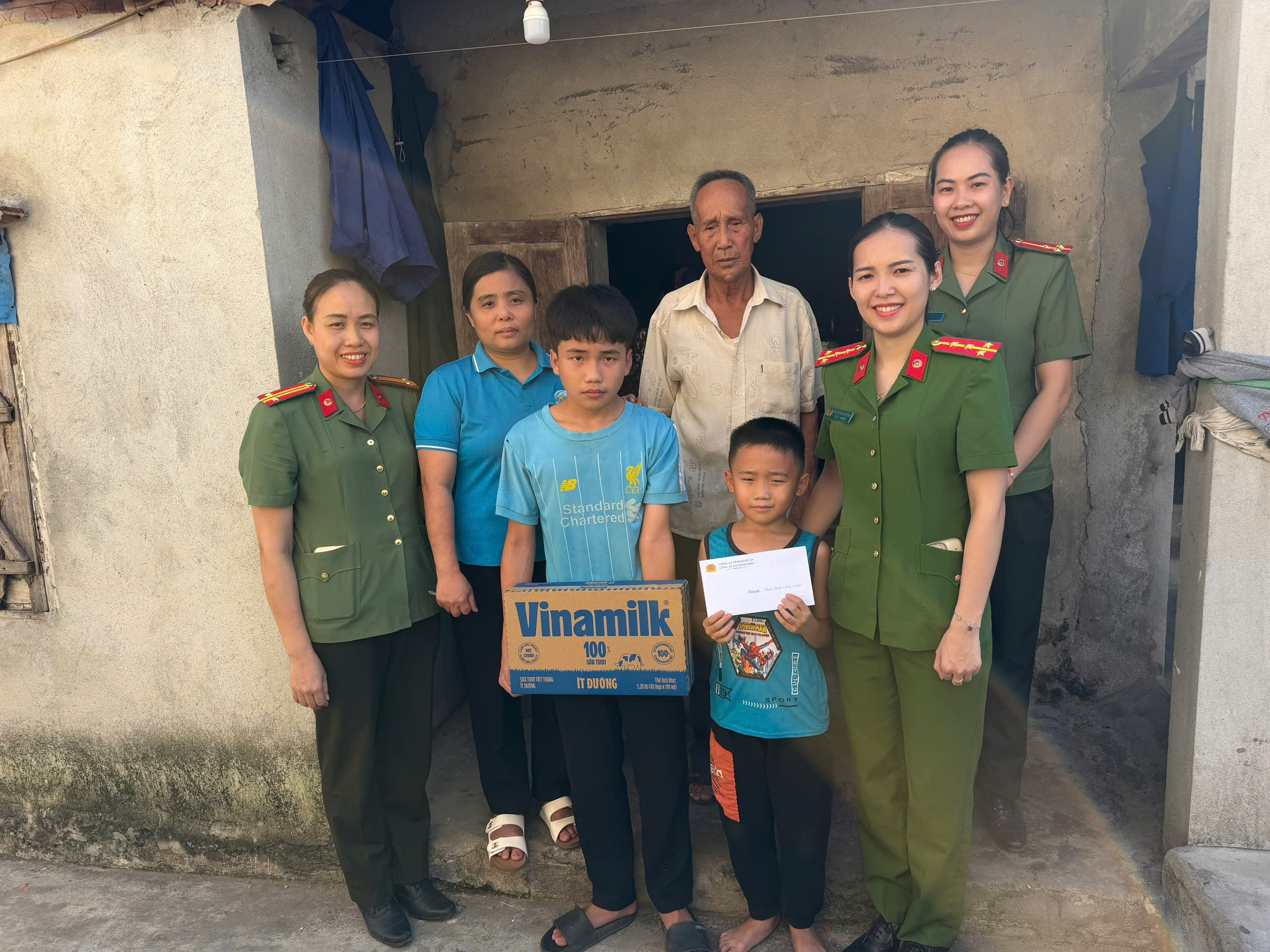 Tặng quà con đỡ đầu