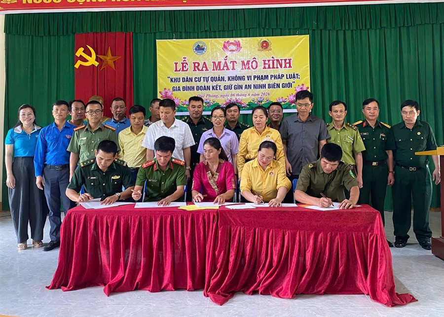 Ký cam kết thực hiện mô hình